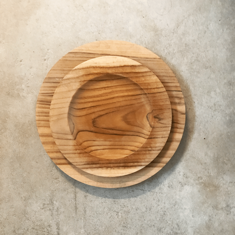 Assiette en teck à bords plats – Image 2