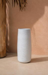 Vase blanc texturé en terre cuite décoration bohème