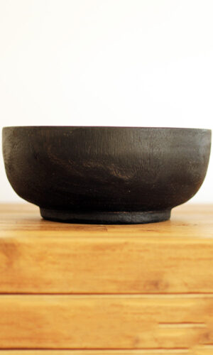 grand bol noir en bois