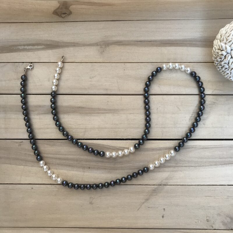 Collier long en perles de nacre – Image 3