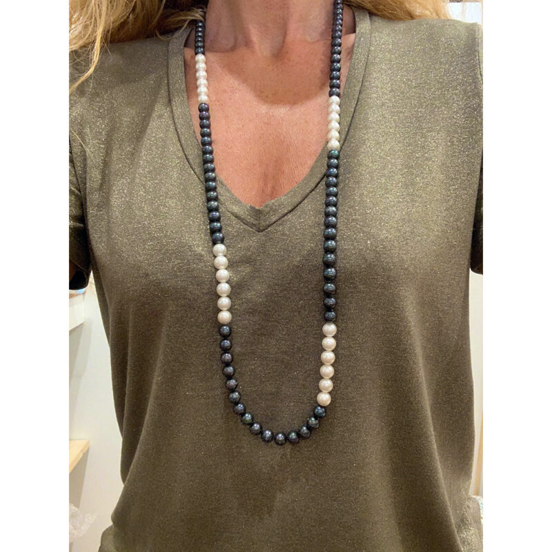 collier noir et blanc