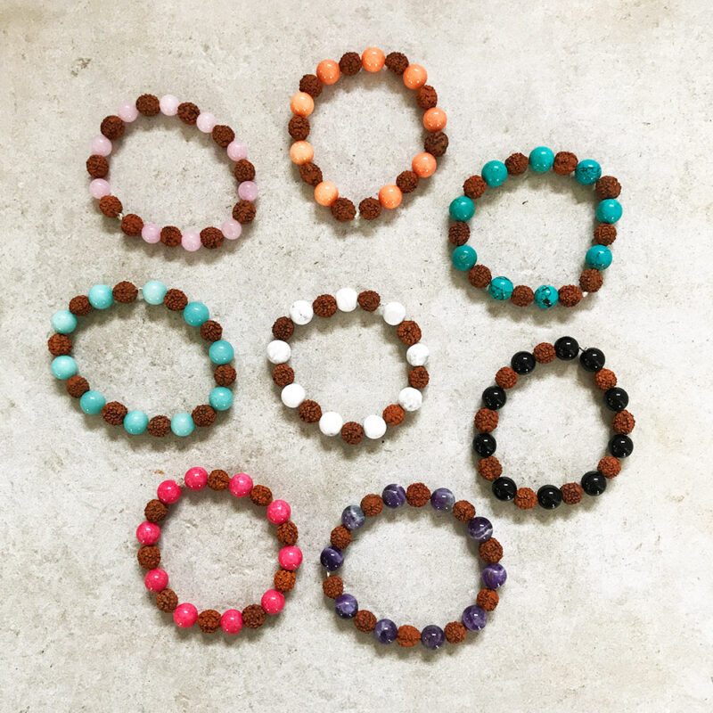 Bracelet mala en pierre & graines de prière - plusieurs coloris