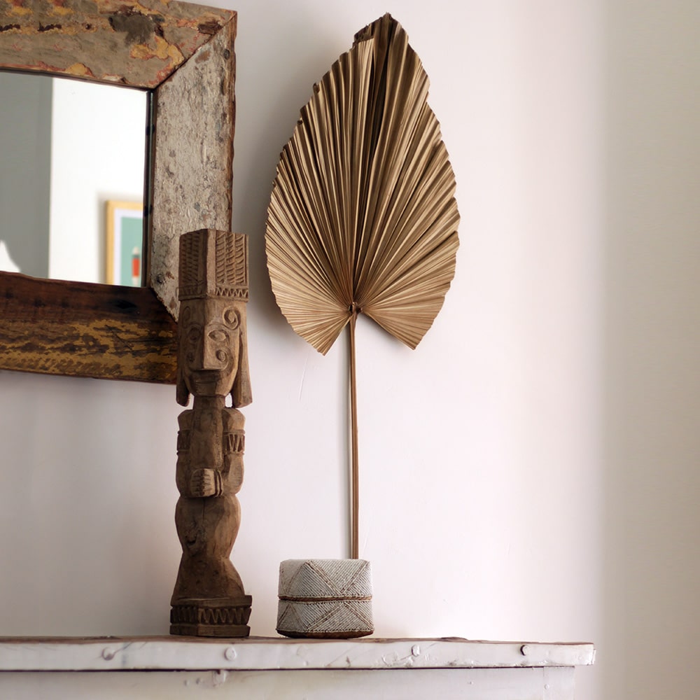 Ombres De Grandes Feuilles De Palmier Sur Le Sable Blanc Sur L'océan Décor  Naturel Décoratif