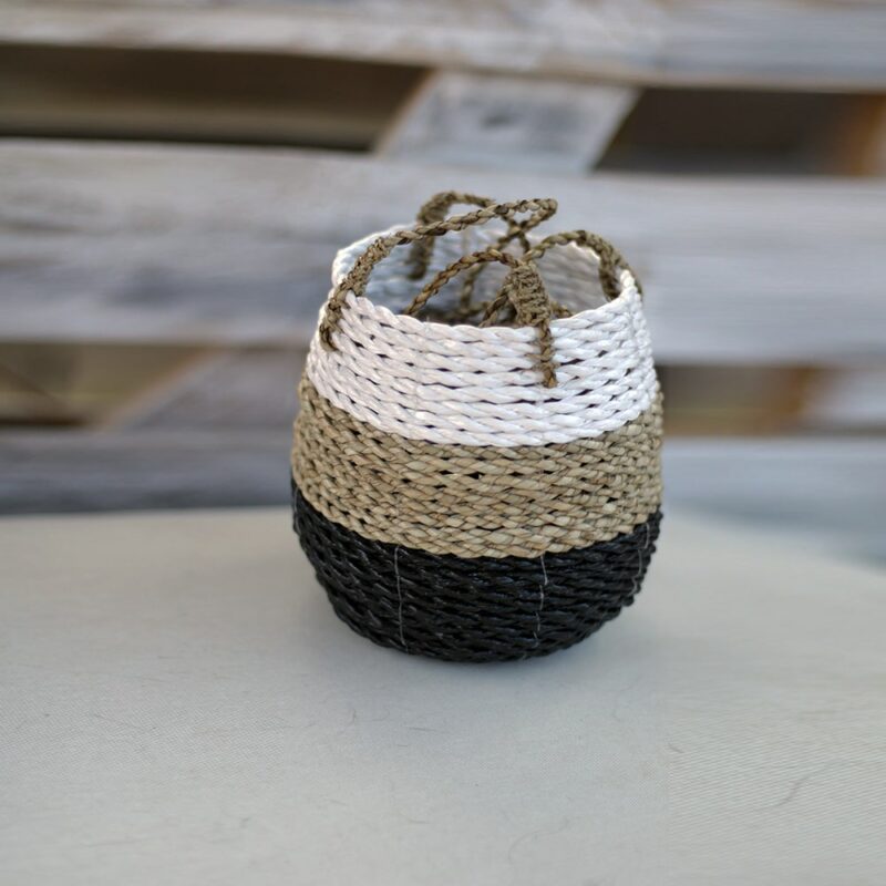 petit panier suspendu beige et noir