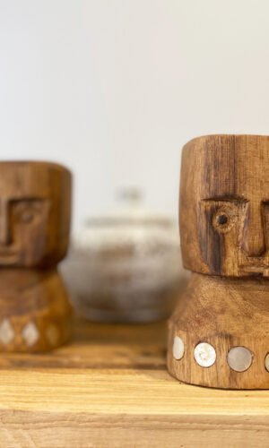 Petite statuette en teck & nacre