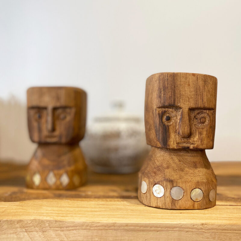 Petite statuette en teck & nacre