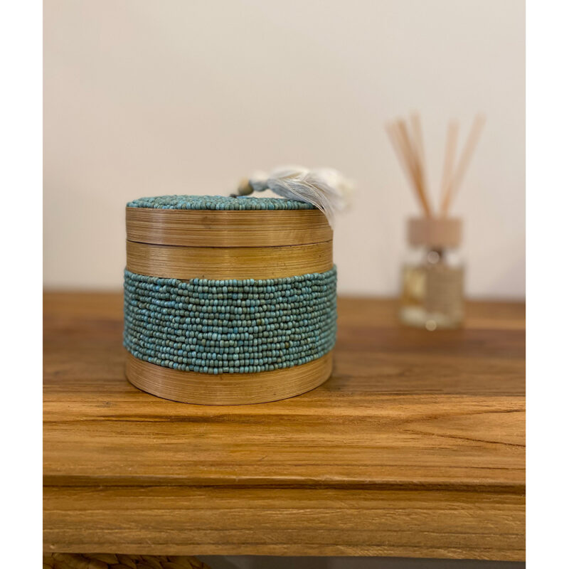 Boîte cylindrique en bambou & perles bleues
