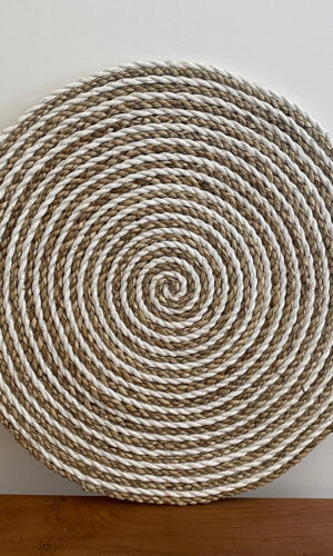 set de table beige et blanc
