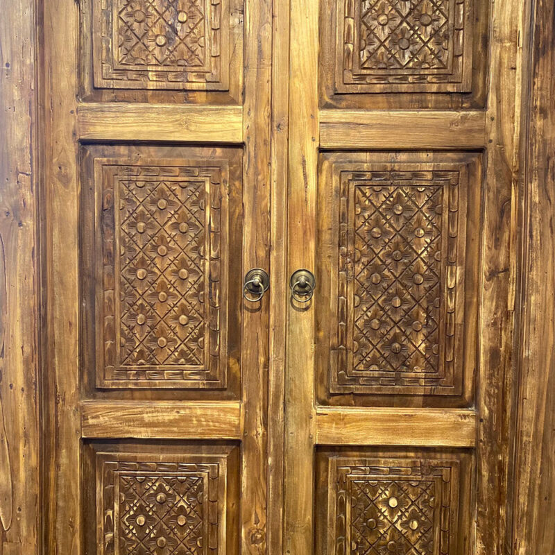 Porte décorative sculptée naturelle – Image 4