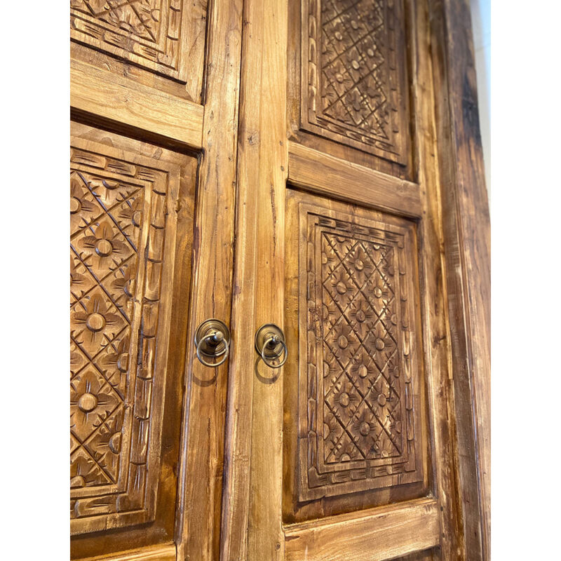 Porte décorative sculptée naturelle – Image 3