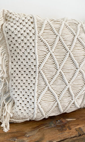 coussin beige macramé