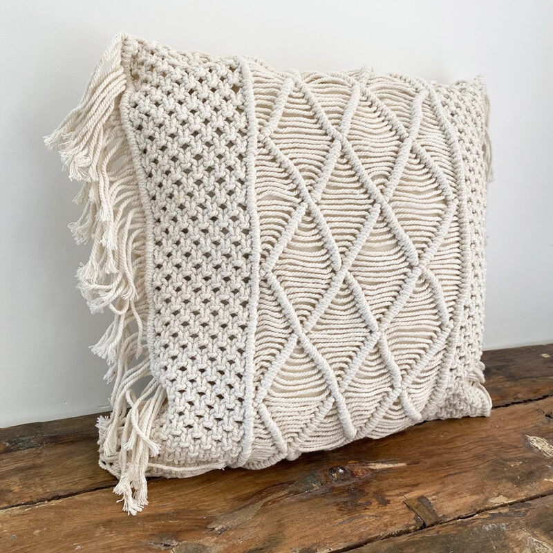 coussin beige macramé