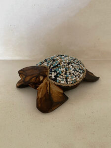 Petite tortue en bois & perles