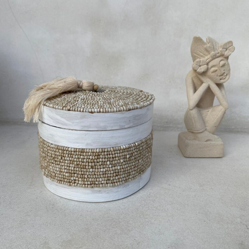 Boîte cylindrique en bambou & perles beiges – Image 3