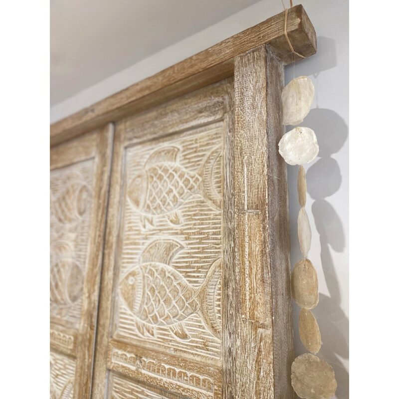 Porte décorative sculptée avec motifs poissons – Image 3
