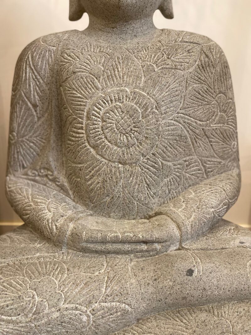 BouddHa assis avec gravures en pierre de rivière – Image 5