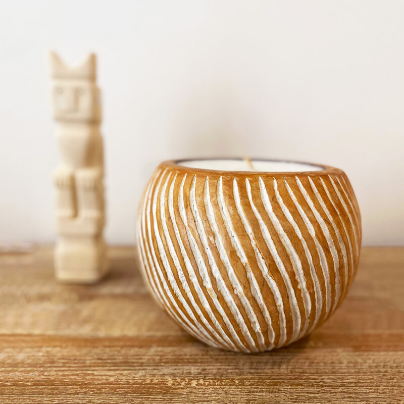 Grande bougie sculptée en bois – Image 4