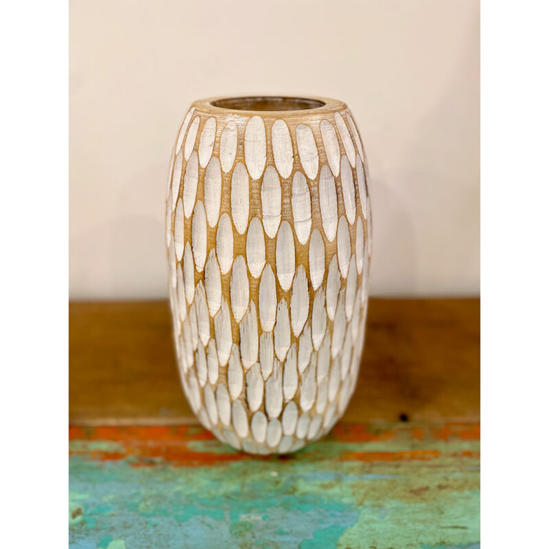 Vase en bois sculpté effet blanchi