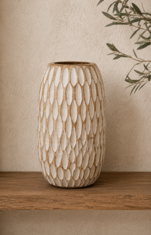 Vase en bois sculpté blanchi décoration bohème artisanale