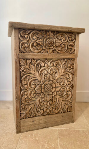 chevet en bois sculpté