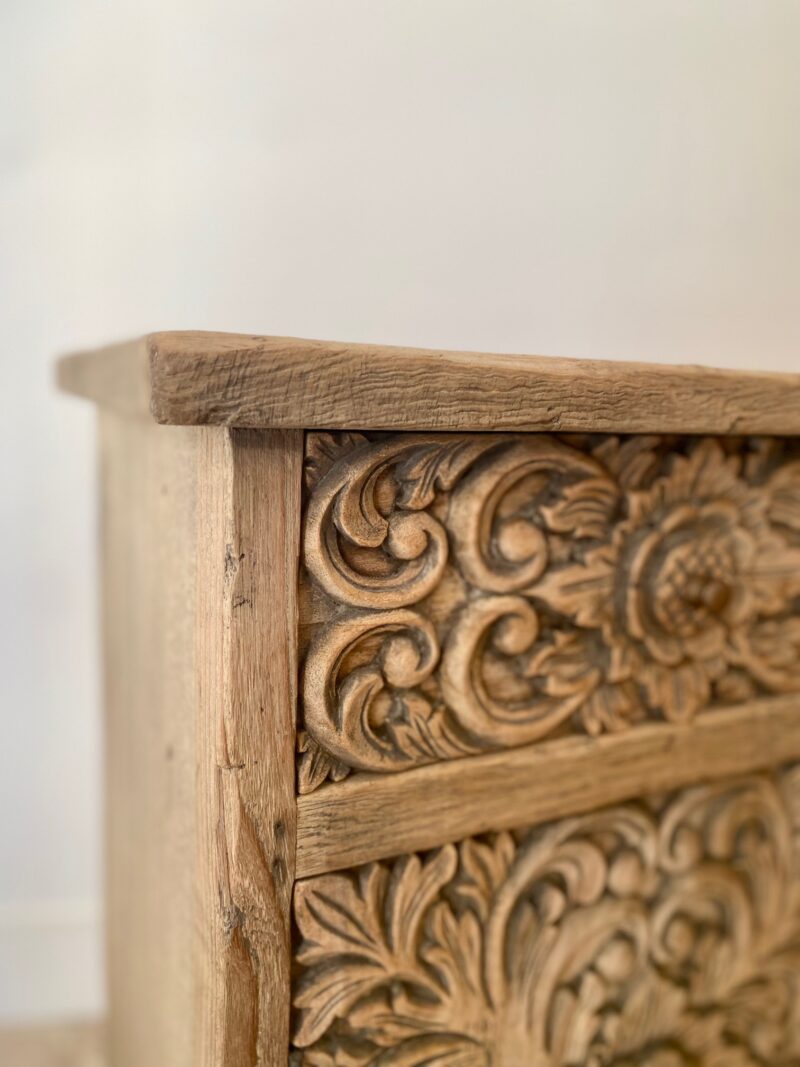 Petit meuble en bois sculpté – Image 3