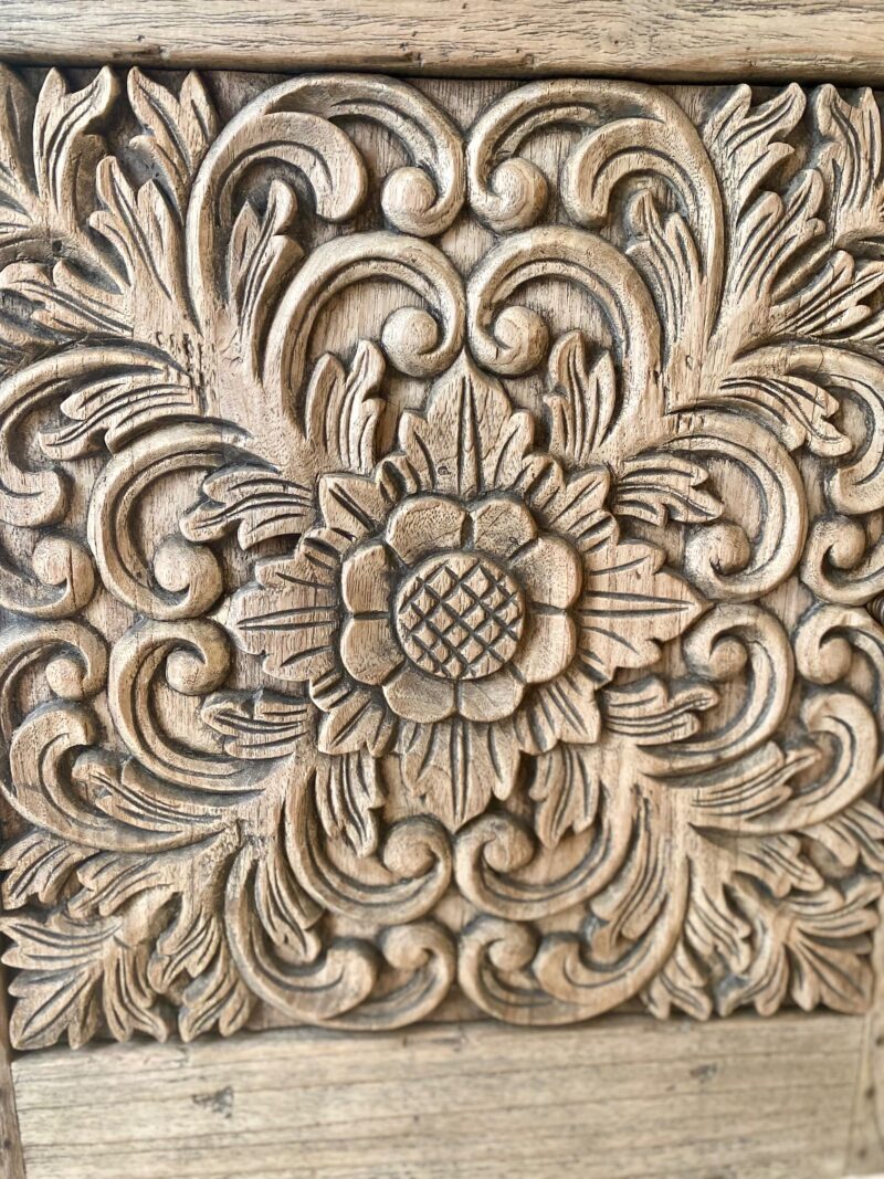 Petit meuble en bois sculpté – Image 4