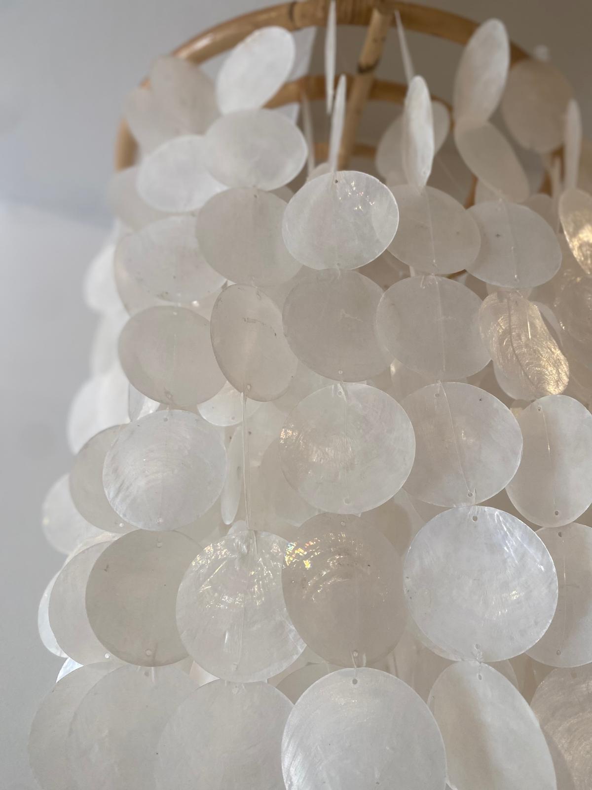 Lustre suspension en nacre – Image 2
