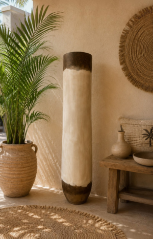 Tronc de palmier décoratif blanc cassé H120 cm dans une décoration bohème et méditerranéenne