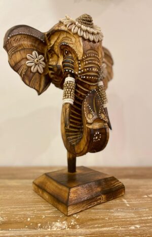 Statue d'éléphant en bois, coquillages & perles