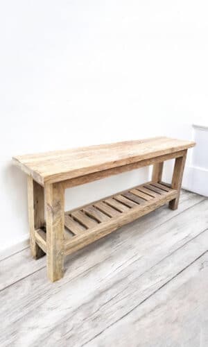 banc en bois avec étagère
