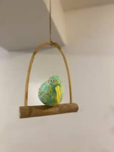 Oiseau suspendu