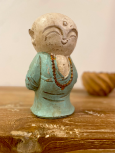 petit bouddha en bois moine