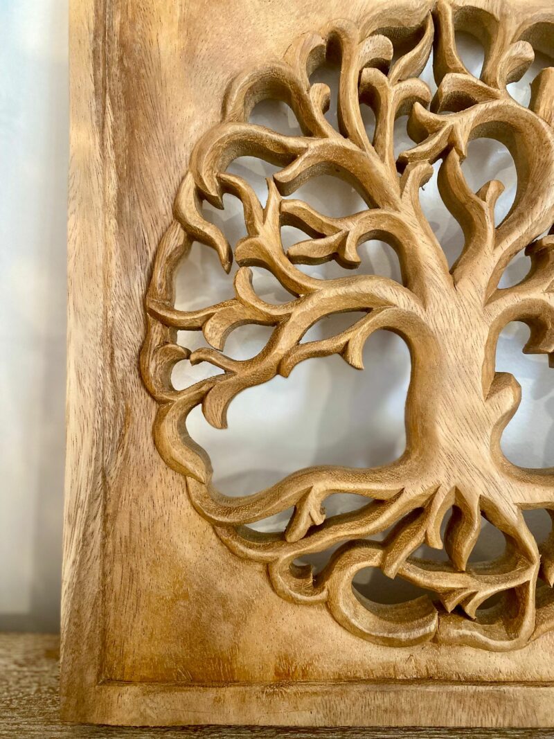 Arbre de vie sculpté en bois massif – Image 2