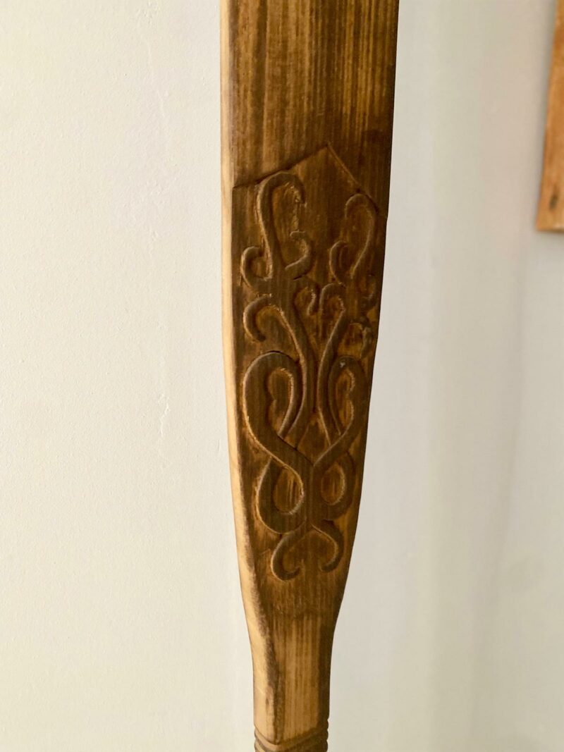 Pagaie en bois sculptée – Image 2