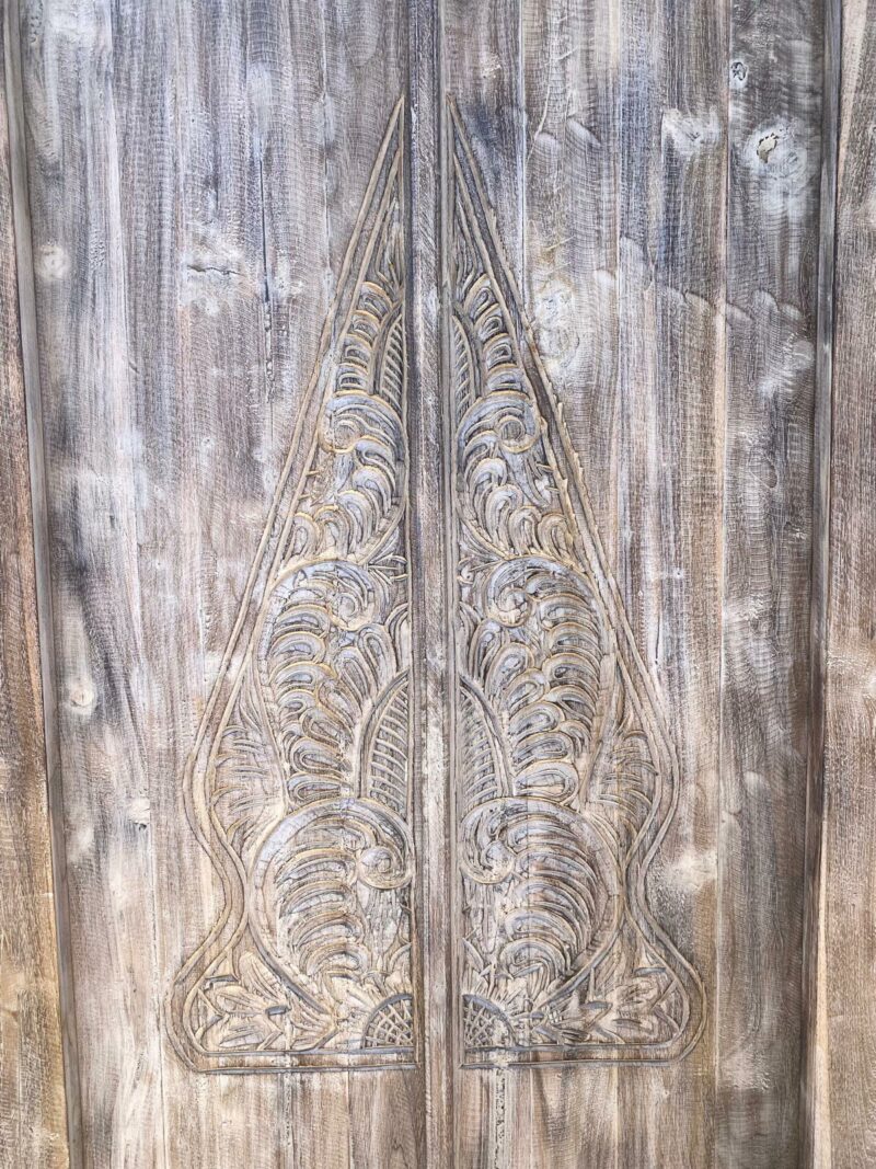 Porte décorative sculptée blanchie – Image 2