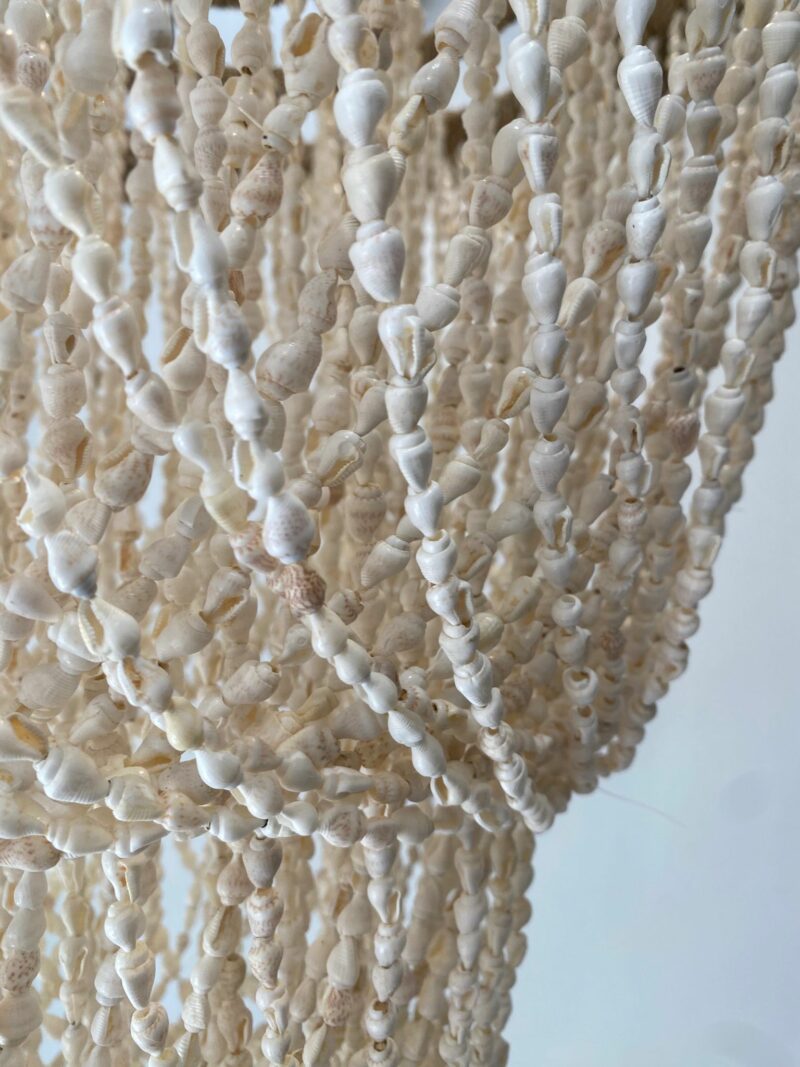 Grand lustre en coquillages – Image 2