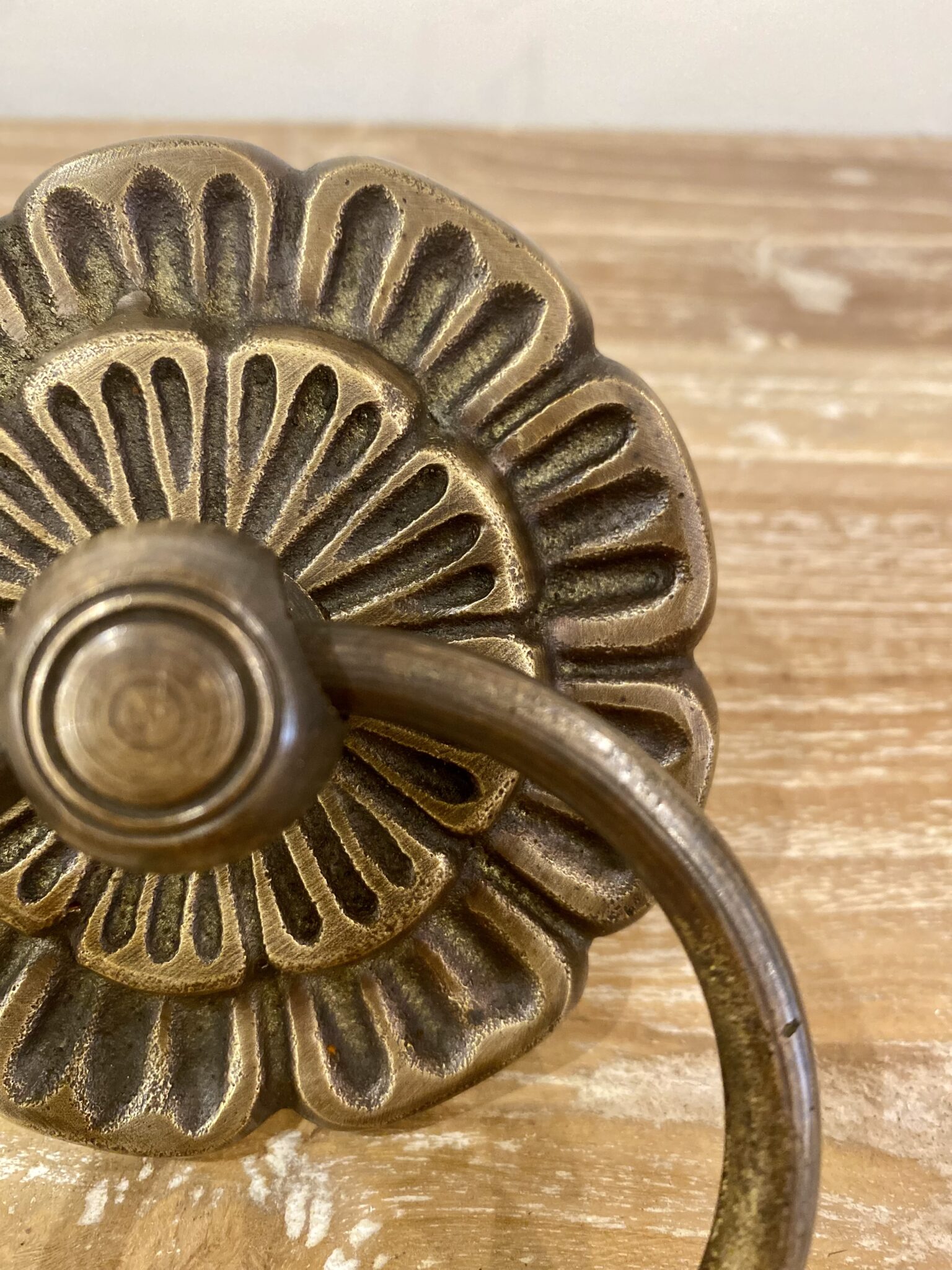 Poignée ronde avec anneau en laiton – Image 3