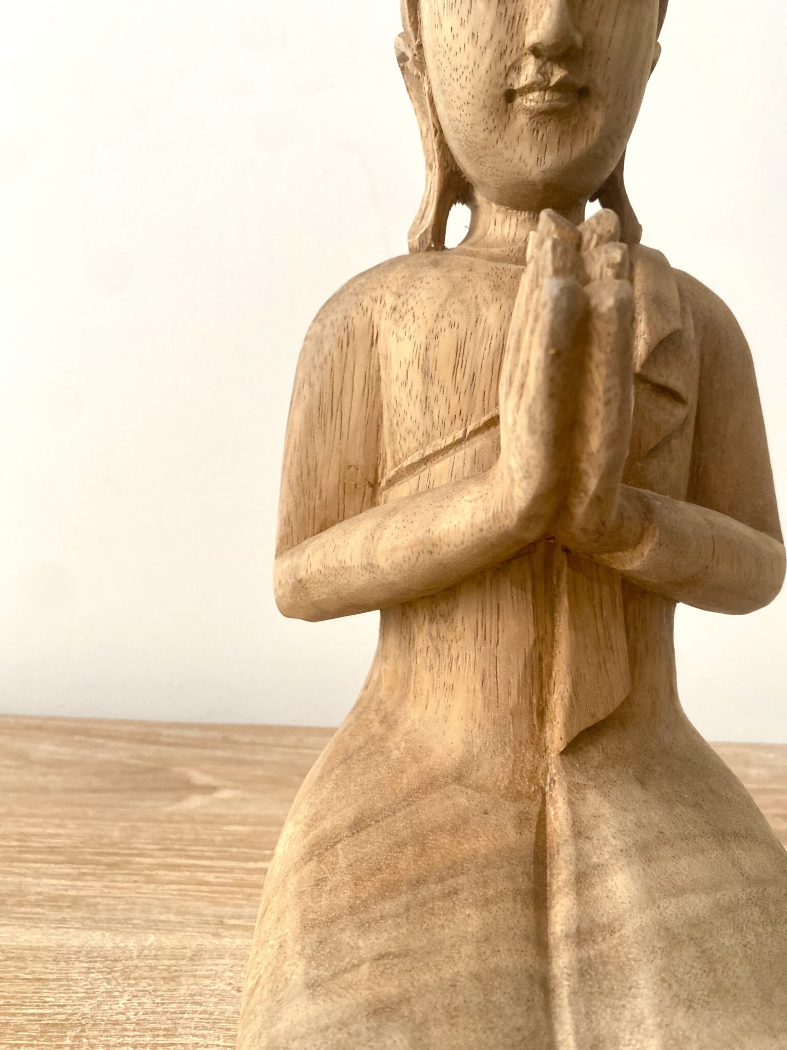 Bouddha en bois massif 30 cm – Image 2