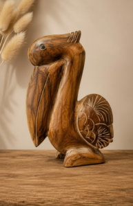 Pélican sculpté en bois