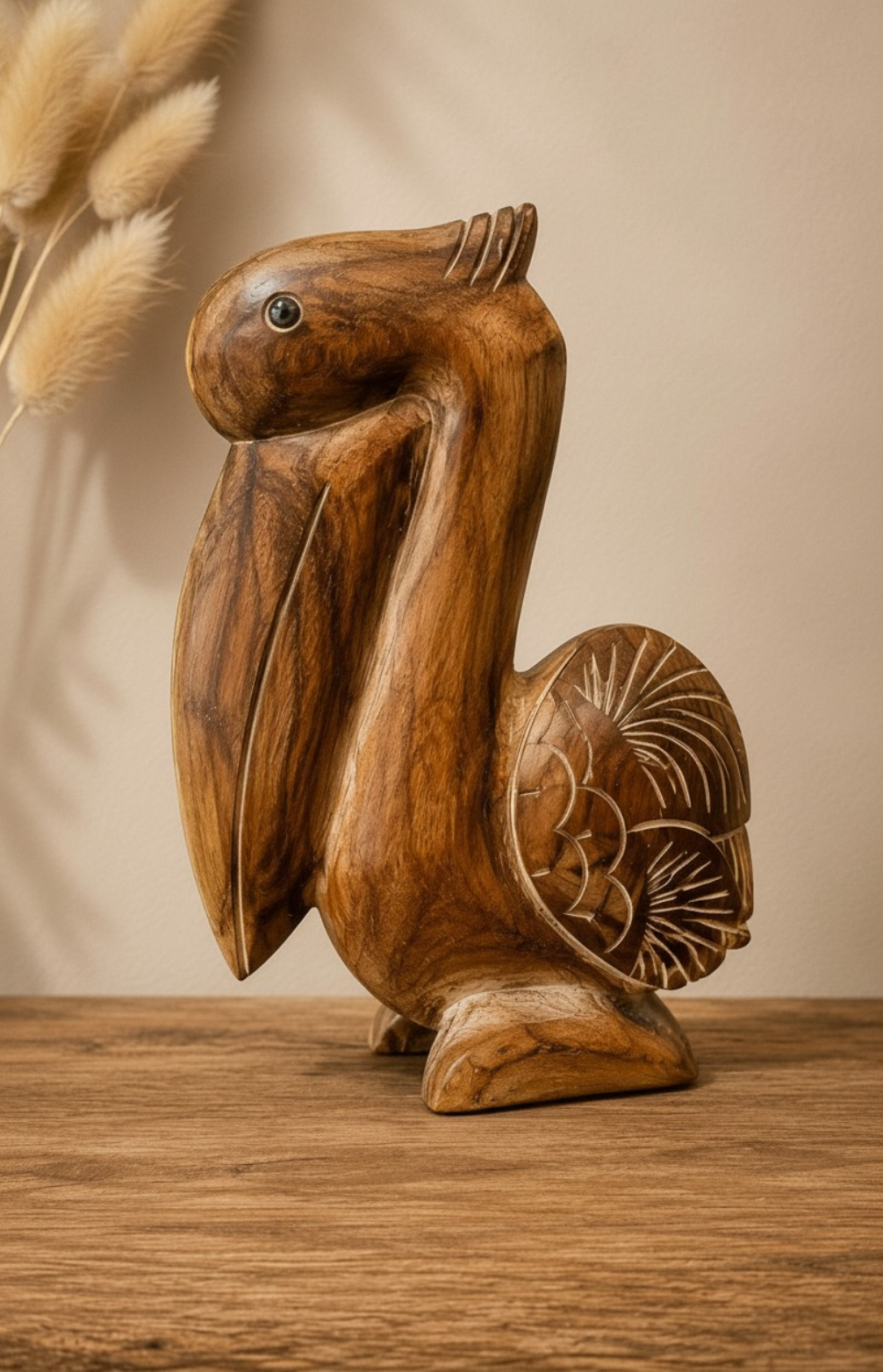 Pélican sculpté en bois