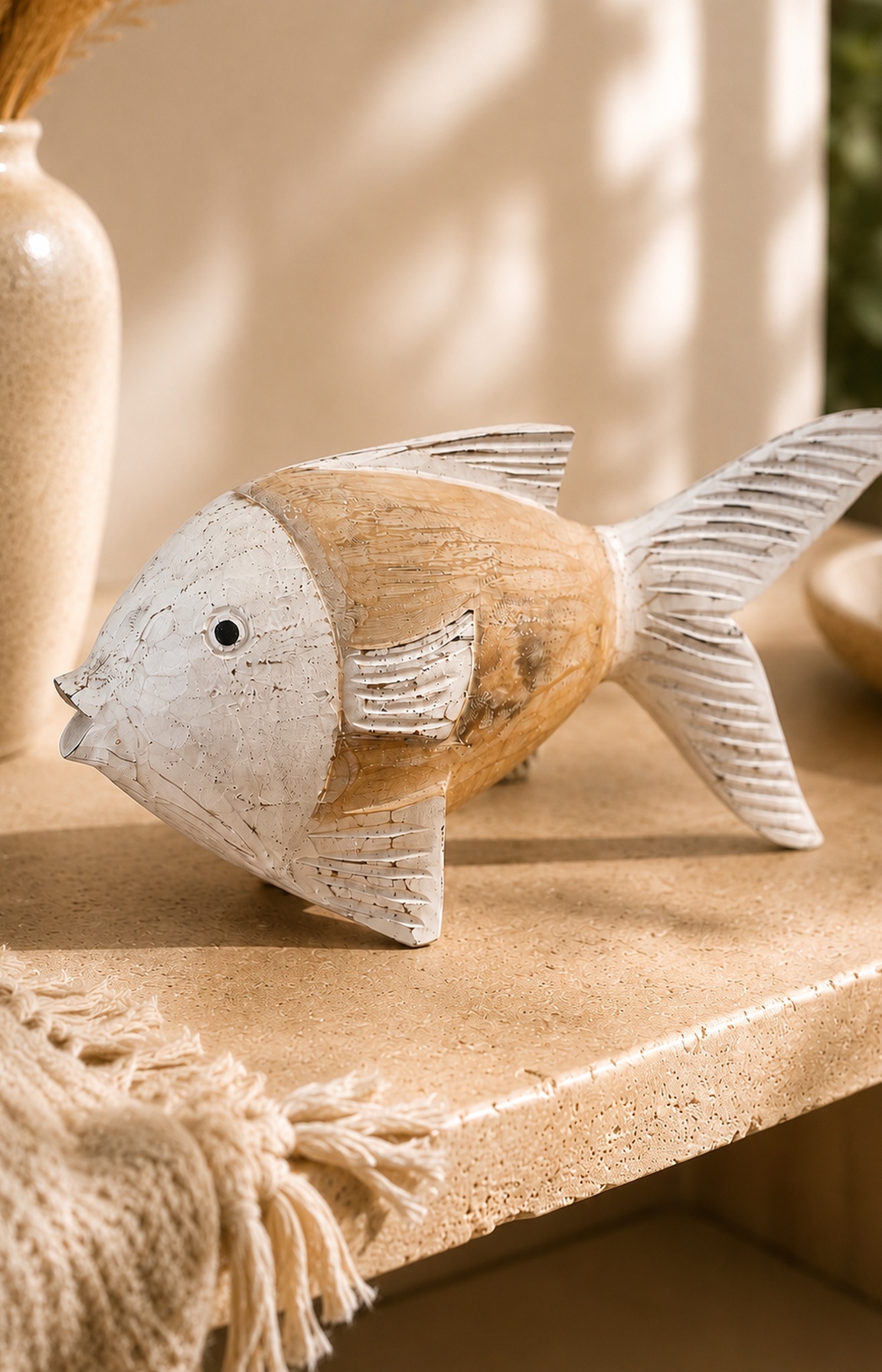 Poisson décoratif en bois sculpté – Image 3