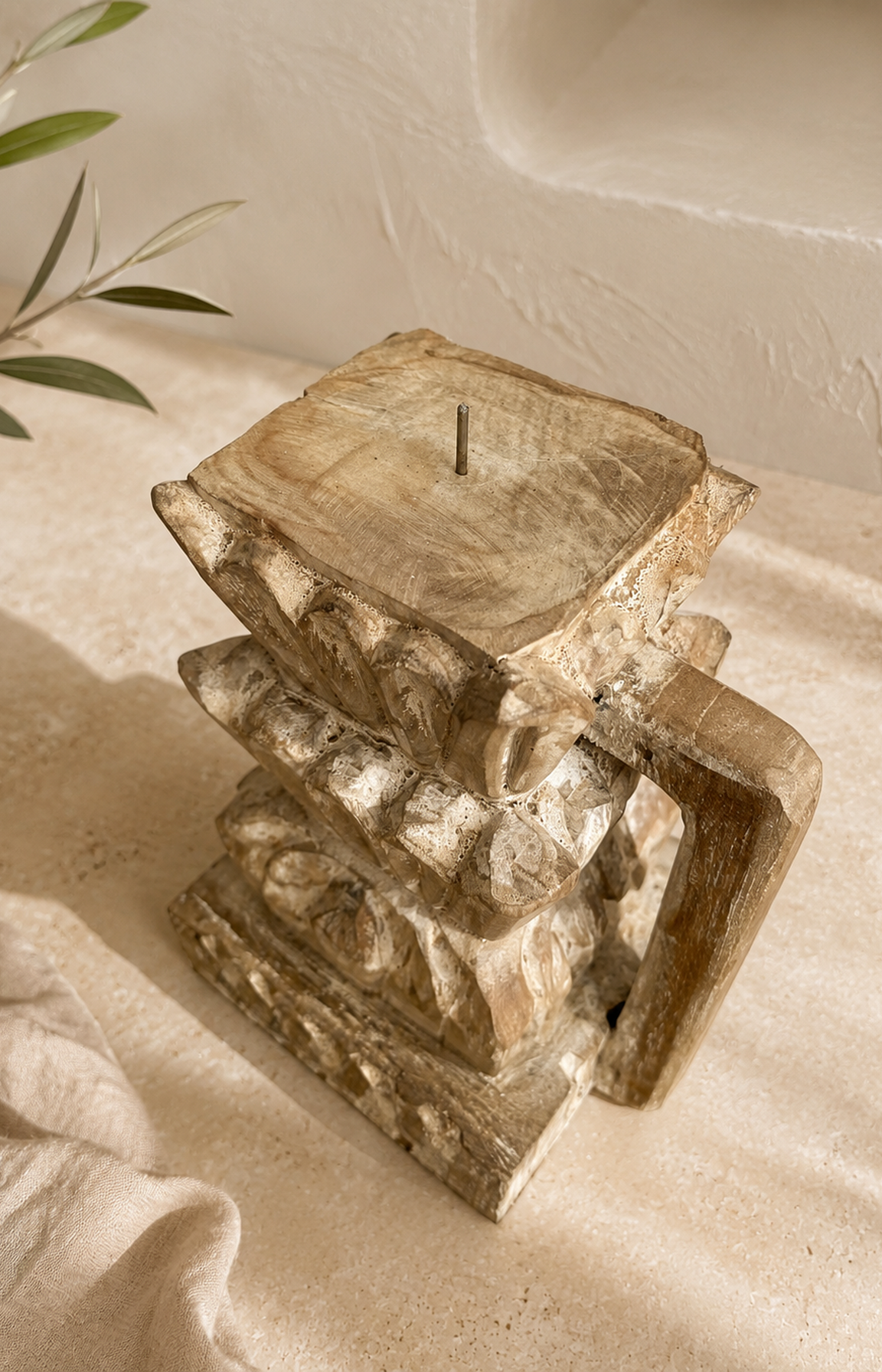 Bougeoir indien sculpté en bois avec poignée – Image 2