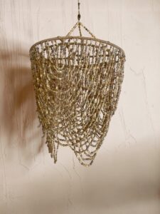 Lustre en coquillages bruns