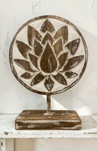 décoration zen en bois avec lotus sculpté