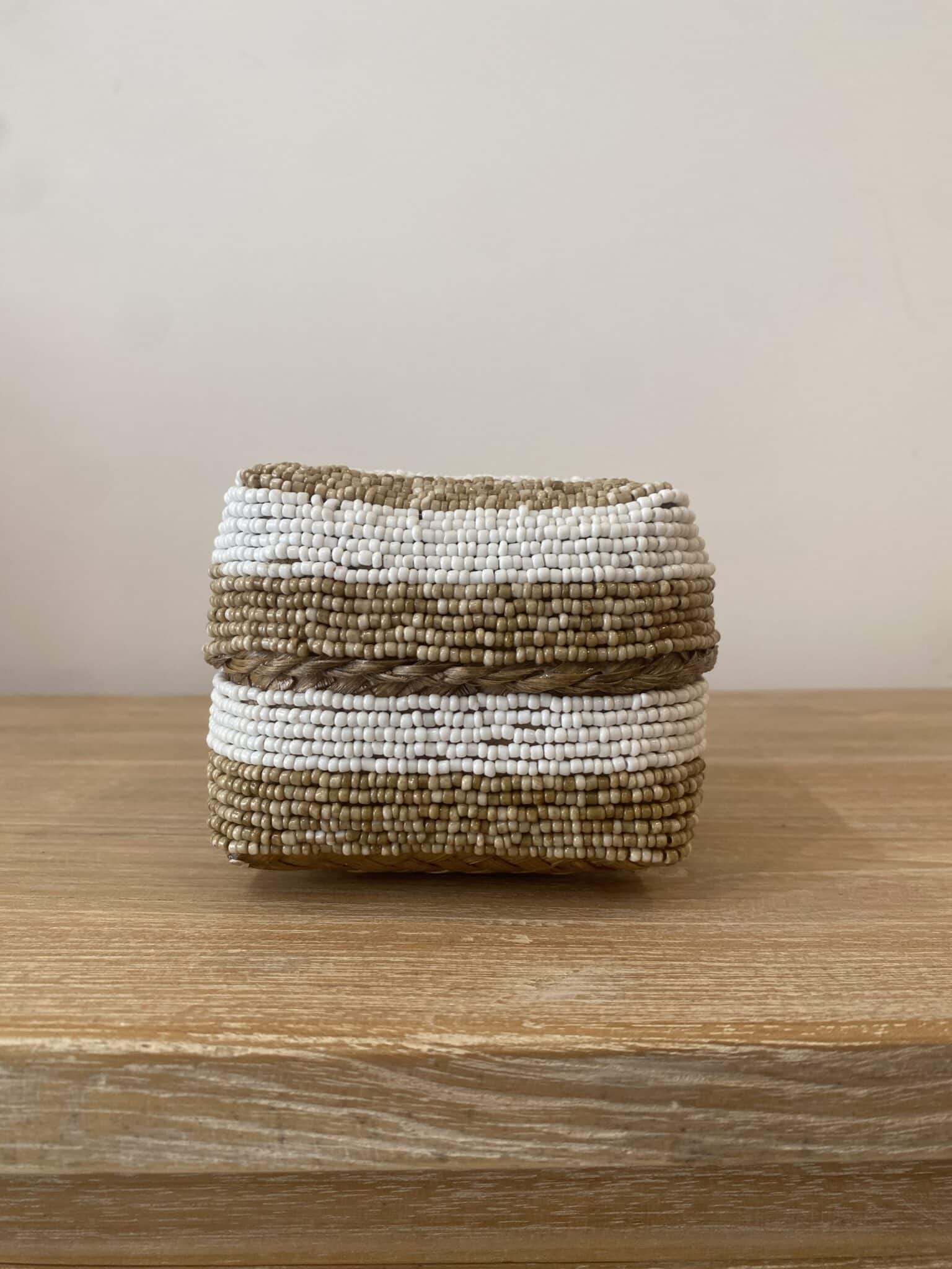 Boîte carrée beige & blanche – Image 2