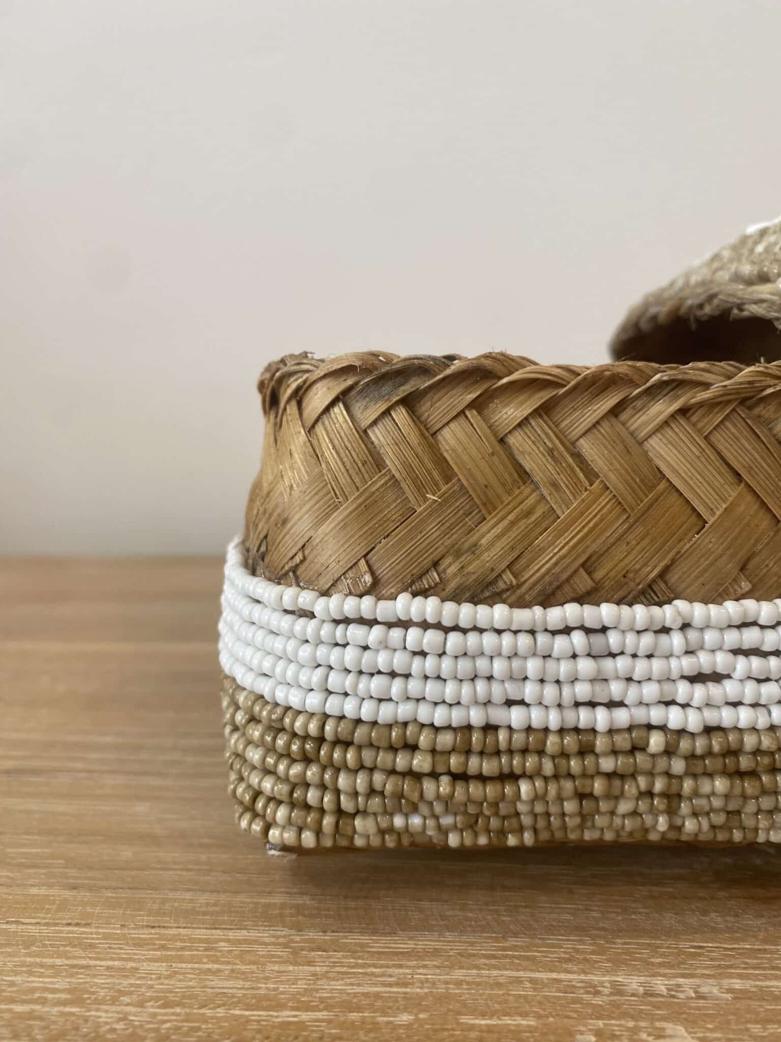 Boîte carrée beige & blanche – Image 3