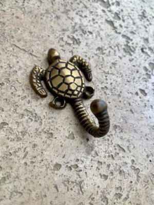 crochet doré tortue