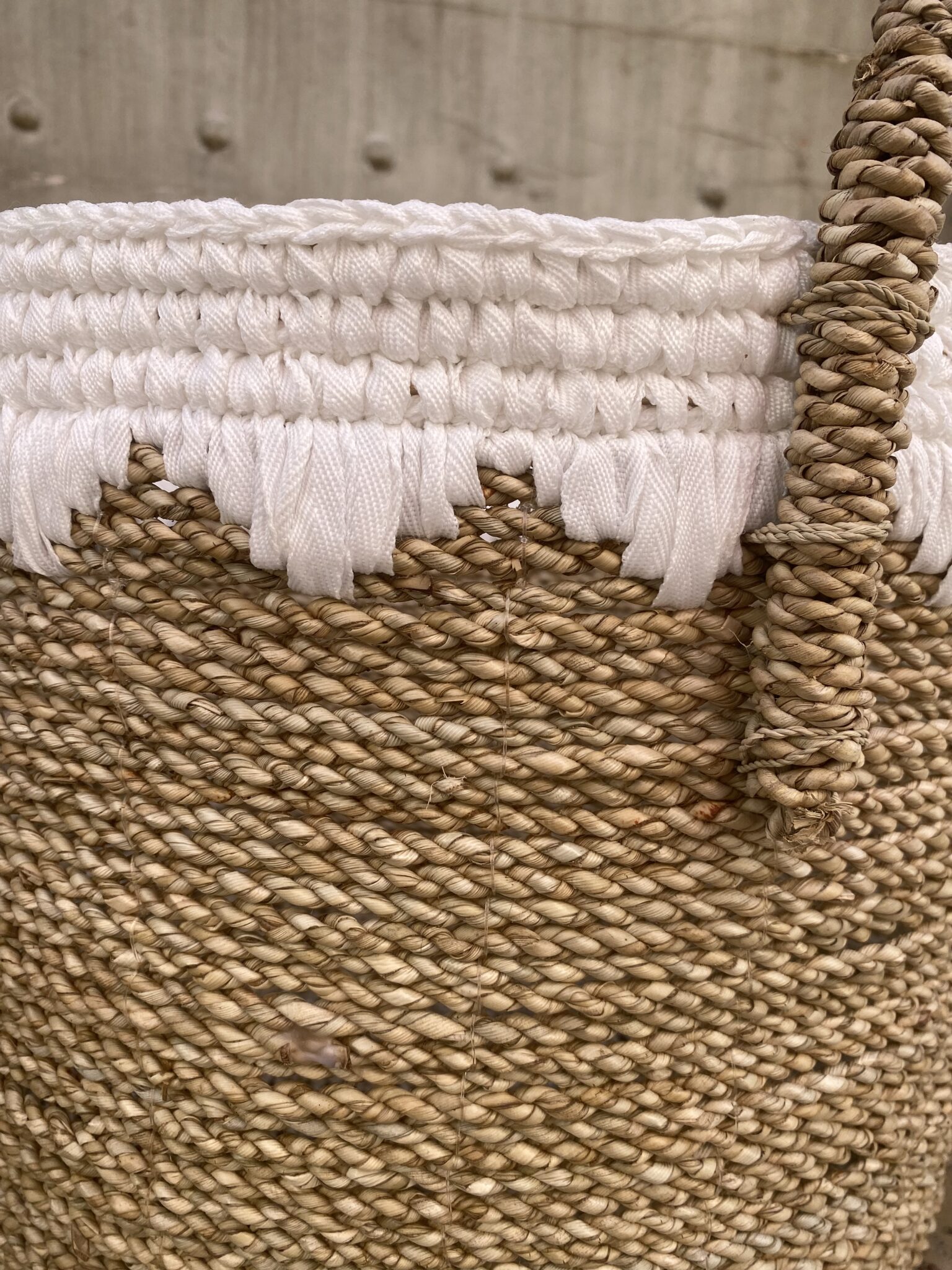Panier large beige & blanc – Image 2