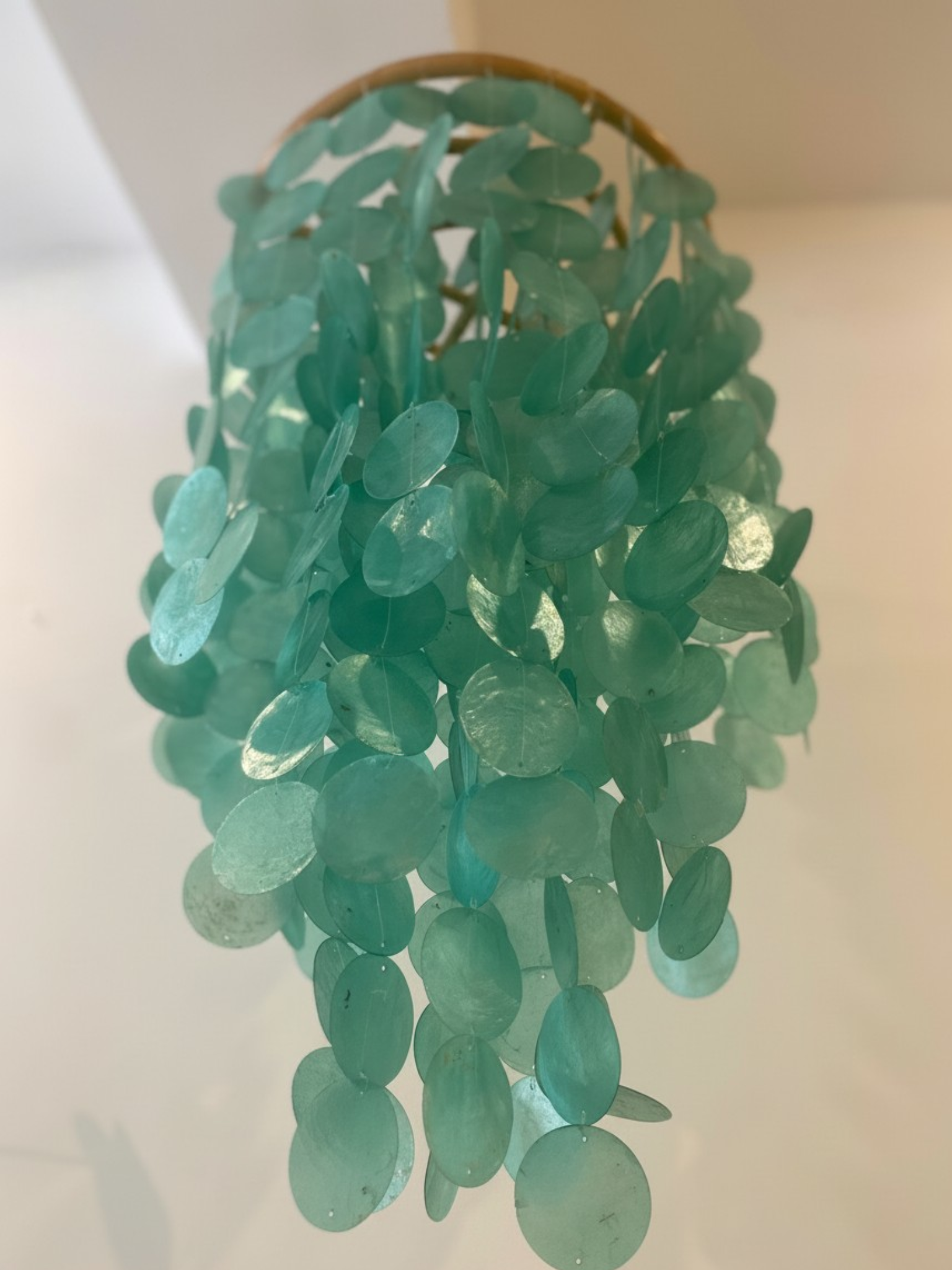 Lustre suspension en nacre vert lagon – Image 3