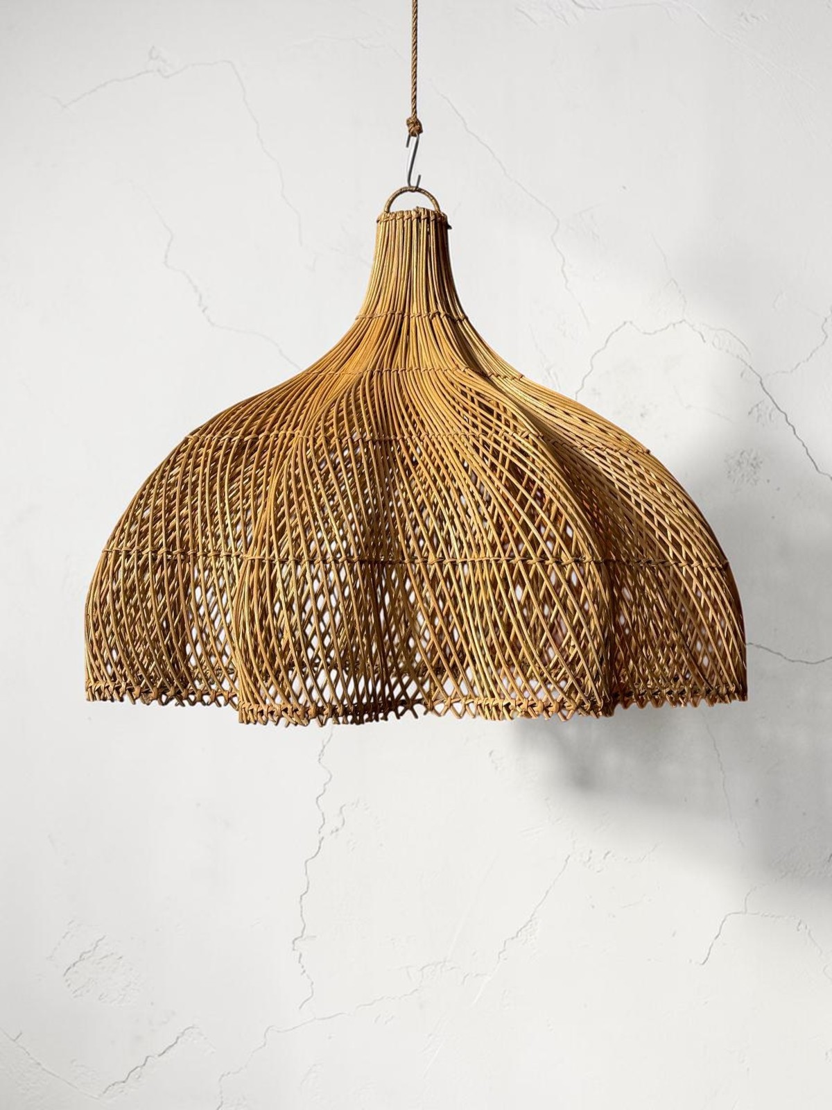 lustre en rotin fleur